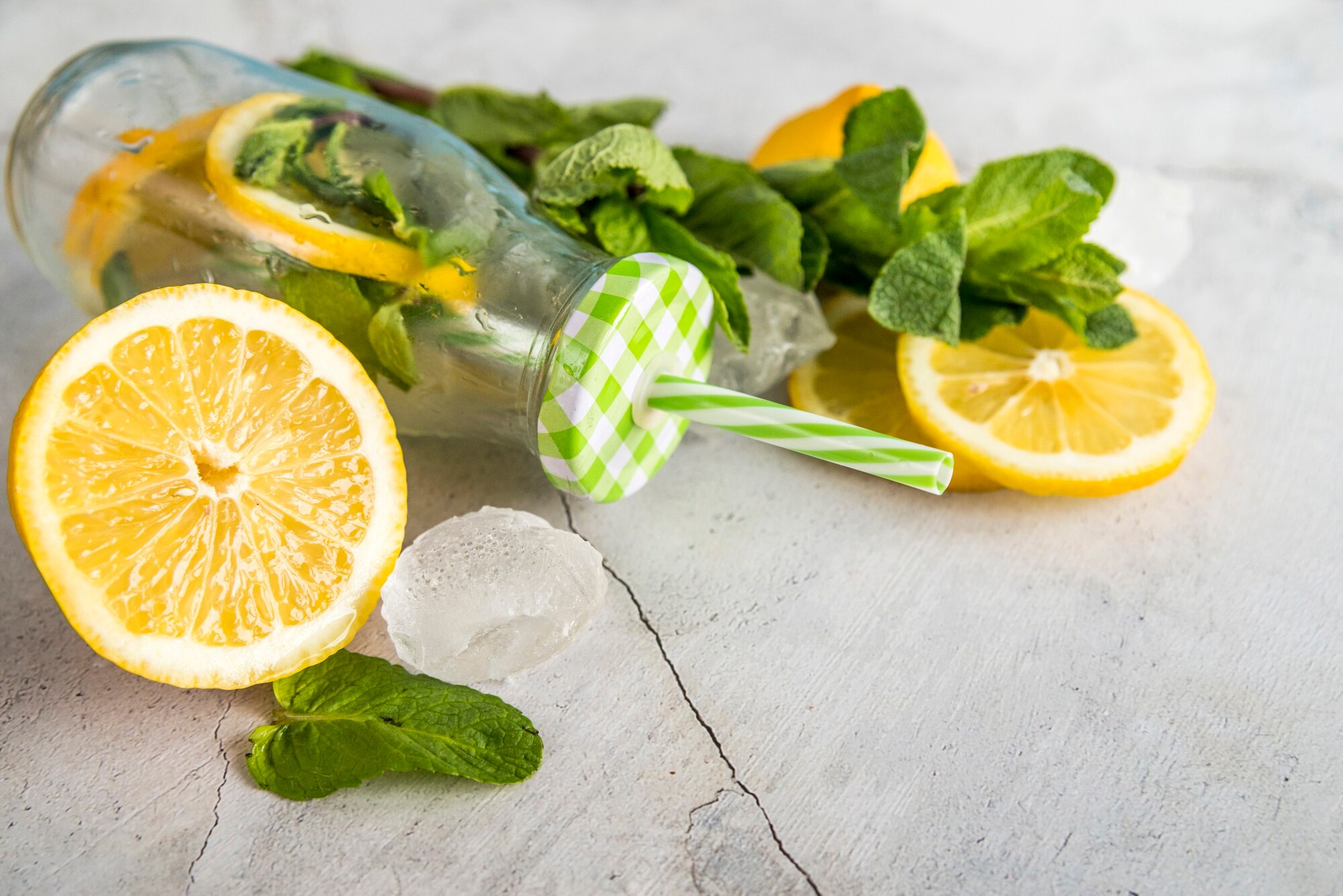 Ingredientes naturales y agua